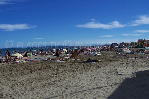 clubs for children on the Port la Nouvelle beach - France