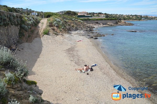 Petite plage de sable aux Issambres