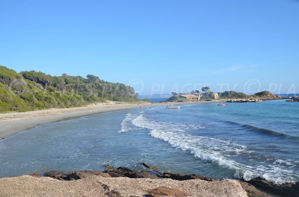 Plage de la Galère avec vue sur la pointe