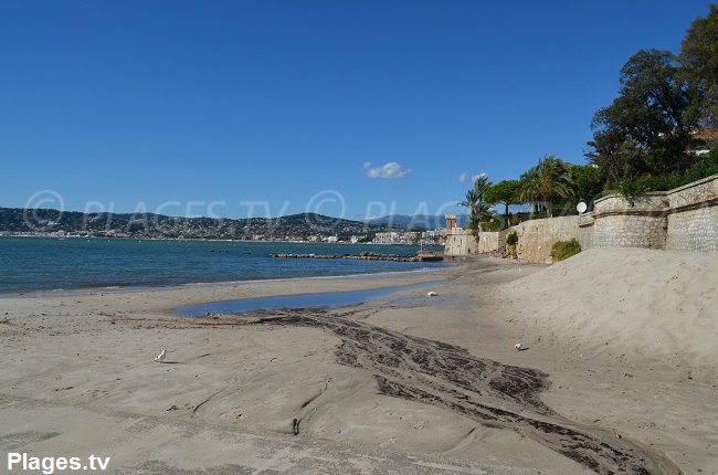 Strand von La Gallice im Oktober in Juan les Pins