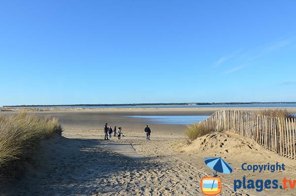 Access to Galon d'Or beach in La Tremblade