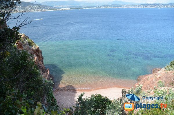 Strand von Gardanne an der Spitze von Aiguille in Théoule sur Mer