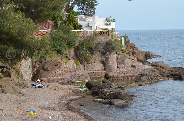 Piscine naturelle sur la plage de Garde Vieille à St Raphaël