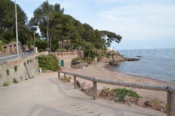 Zugang zum Strand von Garde Vieille in Saint Raphaël