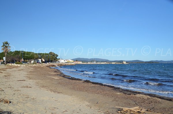 Plage de sable aux vieux salins