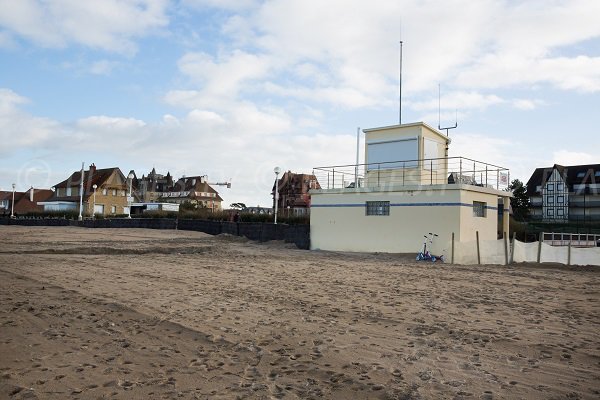 Rescue post at Garenne beach (Benerville - Tourgéville)