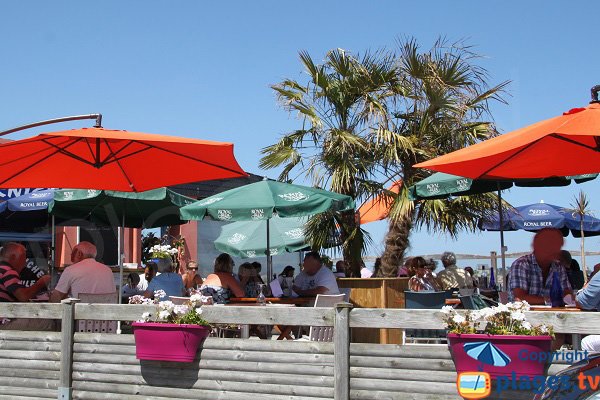 Restaurant on the Brignogan beach in France