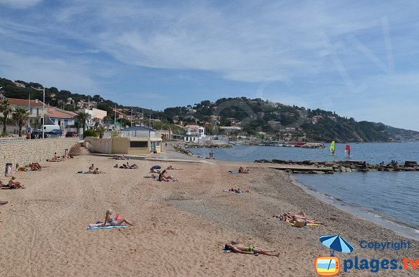 Plage de la Garonne au Pradet - zone avec des galets