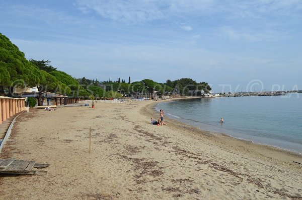 Garonnette beach in Ste Maxime with private beaches