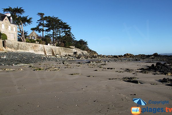 Plage à côté de la thalasso de Locquirec