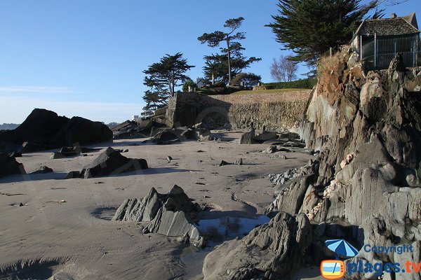 Criques à proximité de la pointe de Locquirec