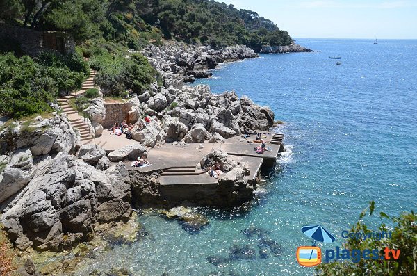 Bathing in Saint Jean Cap Ferrat in Villefranche bay