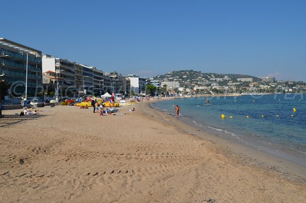 Spiaggia della punta Croisette a Cannes (spiaggia Gazagnaire)