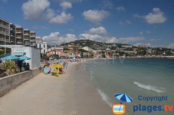 Zone étroite sur la plage de Gazagnaire - Cannes