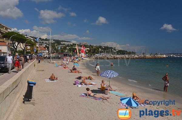 Photo de la plage de Gazagnaire à côté du centre nautique