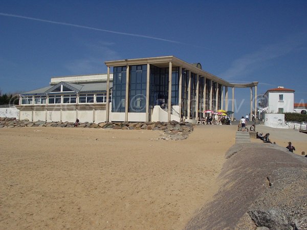 Pavillon of Aunis in La Tranche sur Mer with its beach