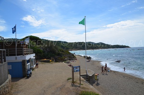 Poste de secours de la plage de Gigaro