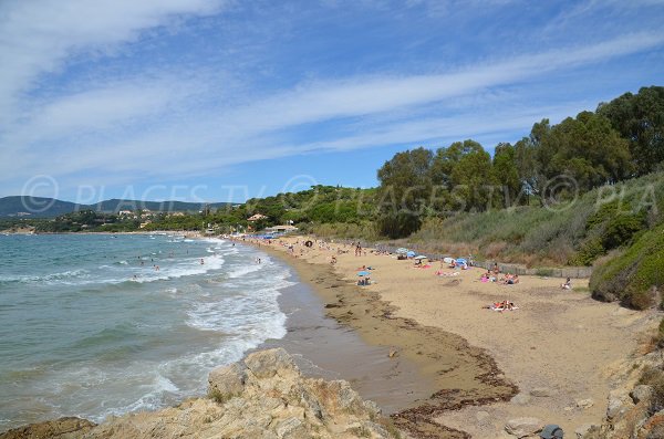 Vue de la plage du Gigaro depuis le Cap Lardier