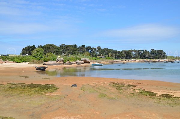 Goelands beach in Trégastel in France