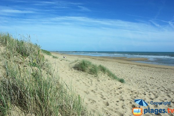 Golf beach in St Jean de Monts - view towards the dam