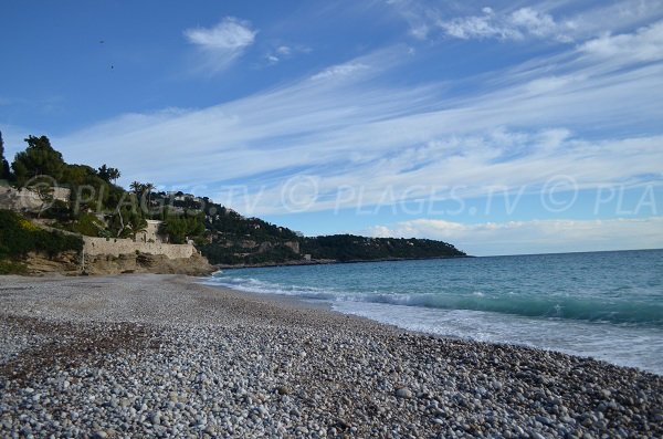 Vue sur le Cap Martin depuis la plage du Golfe Bleu