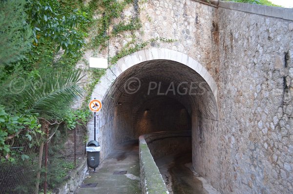 Tunnel vor dem Strand Golfe Bleu