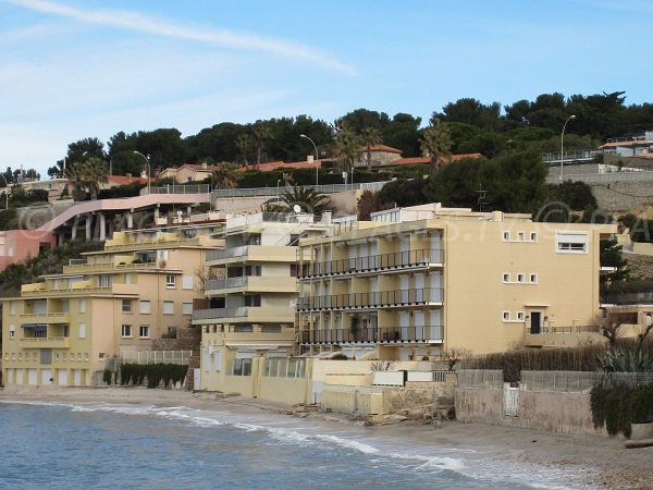 Résidence le long de la plage de la Gorguette à Sanary