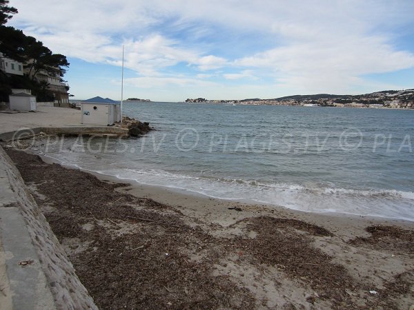 Plage publique à la sortie de Sanary