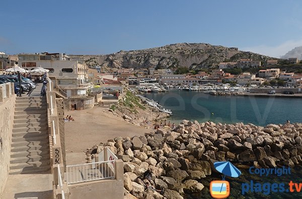 Accès à la plage des Goudes de Marseille