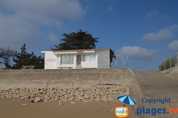 Rescue post at Goulet beach - St Vincent sur Jard