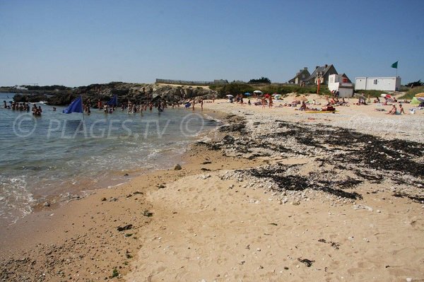 Poste de secours sur la plage de la Govelle