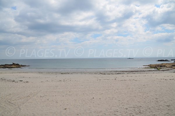 Vue sur la mer depuis la plage de Goviro à Quiberon