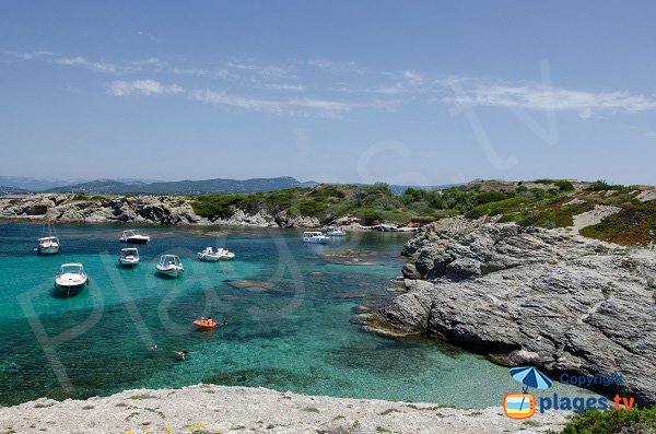 Photo de la baie de la Gabrielle sur l'ile des Embiez (Var)