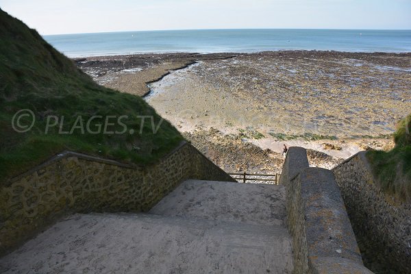 Escaliers pour accéder à la plage de Grainval