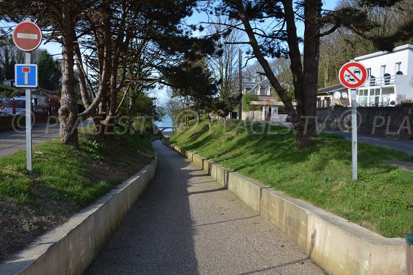 Sentier d'accès à la plage de Grainval - St Léonard