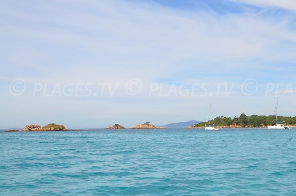 Ilots du jardin et de l'estagnol depuis la plage du Grand Jardin à Bormes les Mimosas