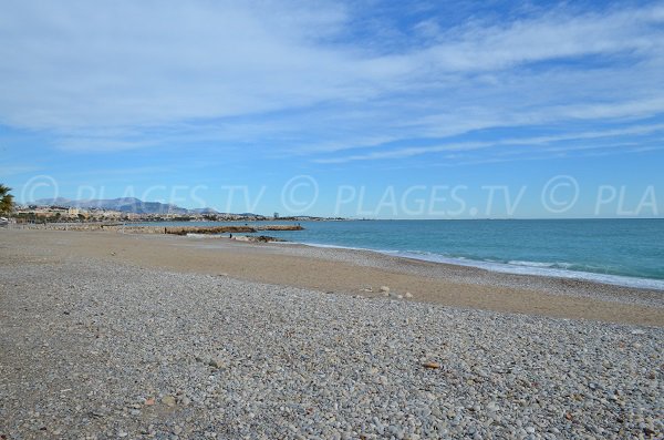 Galets et sable sur la plage du Grand Large à Cagnes sur Mer