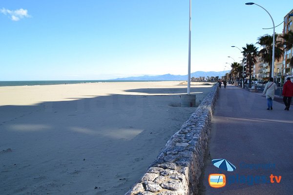 Photo of Grand Large beach in Canet en Roussillon