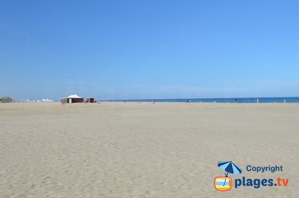 Photo of Grand Large beach in Canet en Roussillon