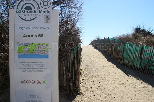 Schild des Zugangs 58 zum Strand Grand Travers