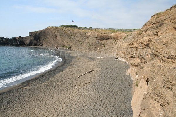 Plage de sable gris au Cap d'Agde