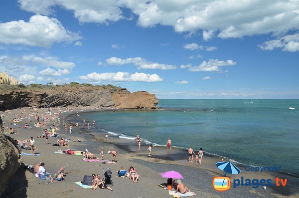 Plage dans les falaises du Cap d'Agde