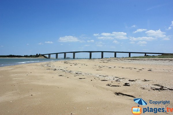 Noirmoutier bridge from Grande Cote beach