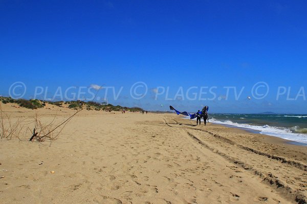 Plage de la Grande Maïre avec les dunes à Sérignan