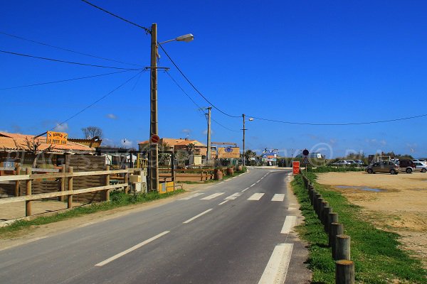 Access to Grande Maïre beach in Sérignan and shops