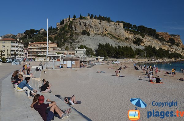 Plage de sable à Cassis