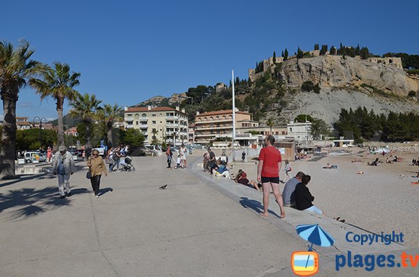 Strand in der Nähe der Esplanade De Gaulle in Cassis