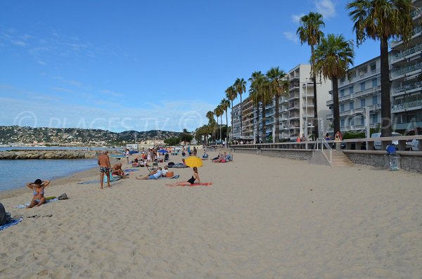 Plage à l'ouest de Juan les Pins