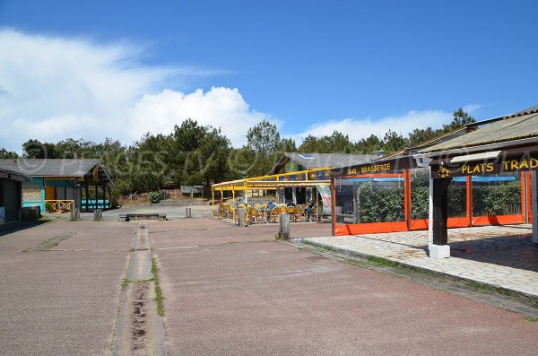 Shops and restaurants in Le Porge Océan in France