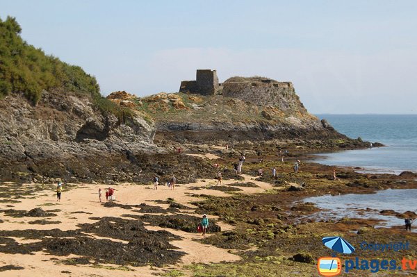 Beautiful beach in Belle Ile en Mer for fishing